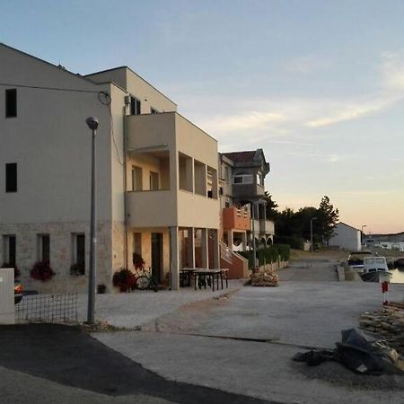Apartments By The Sea Simuni, Pag - 18386 Kolan Luaran gambar