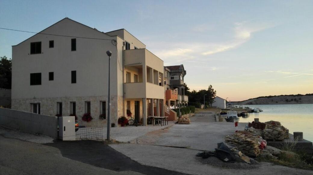 Apartments By The Sea Simuni, Pag - 18386 Kolan Luaran gambar