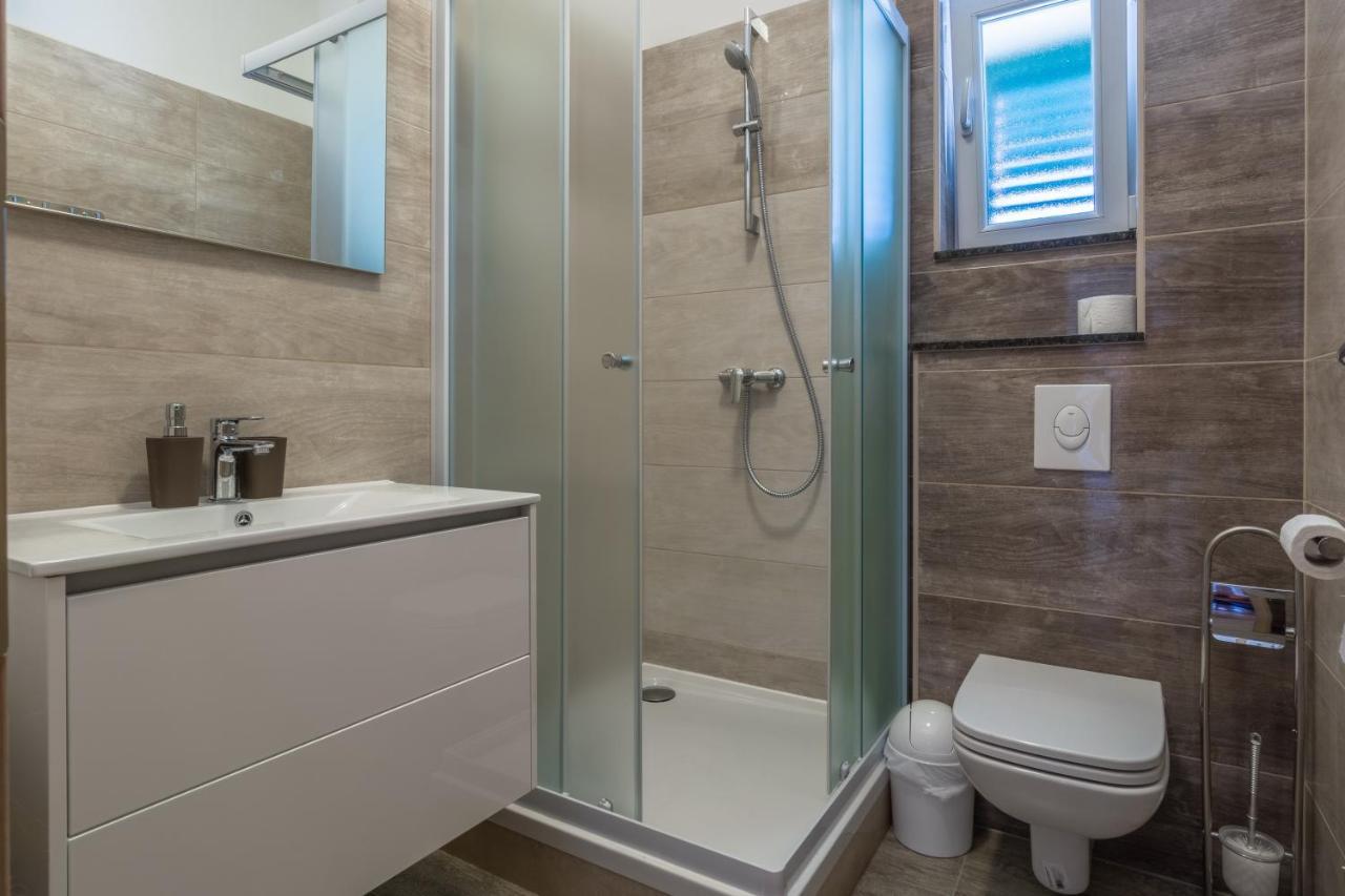 Apartments By The Sea Simuni, Pag - 18386 Kolan Luaran gambar