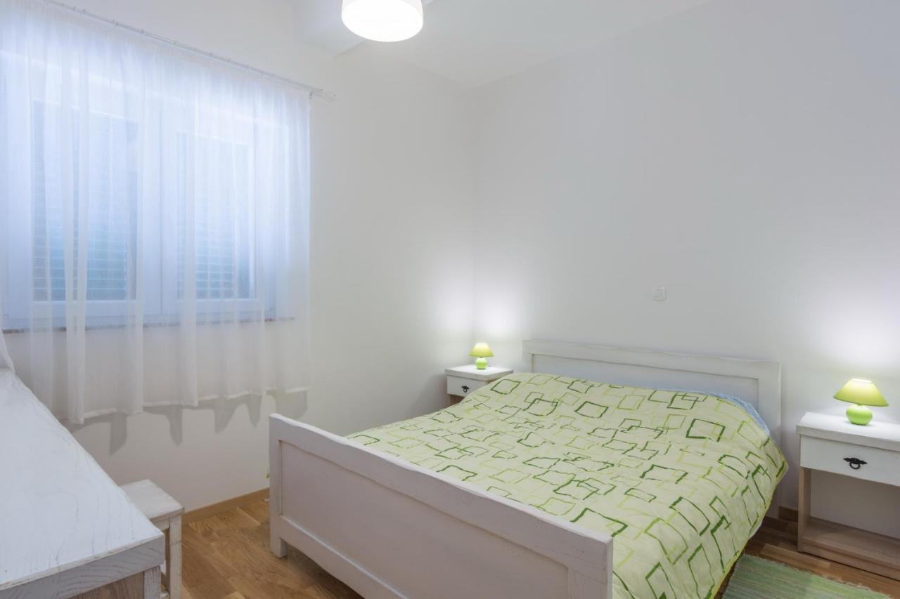 Apartments By The Sea Simuni, Pag - 18386 Kolan Luaran gambar