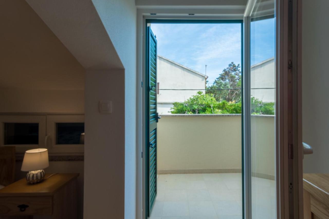 Apartments By The Sea Simuni, Pag - 18386 Kolan Luaran gambar