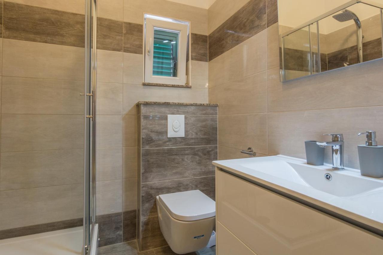 Apartments By The Sea Simuni, Pag - 18386 Kolan Luaran gambar
