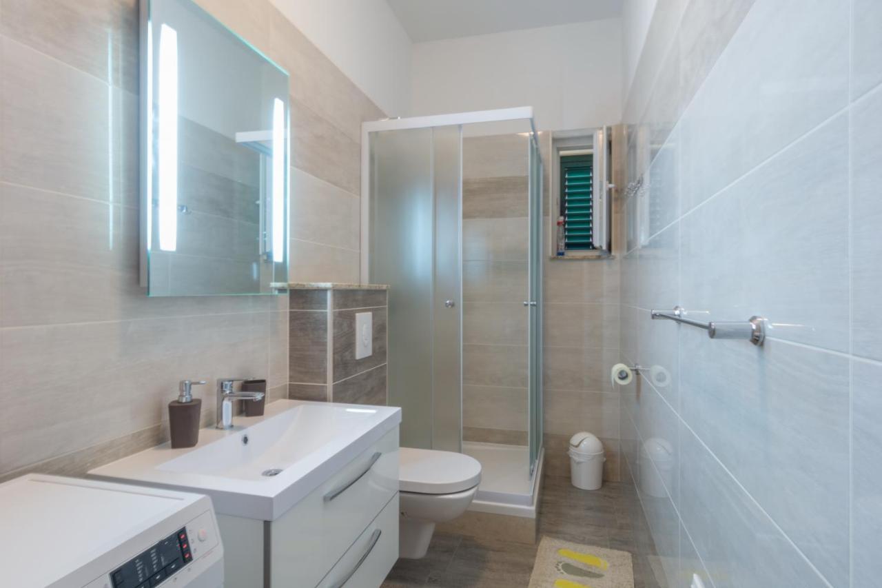 Apartments By The Sea Simuni, Pag - 18386 Kolan Luaran gambar