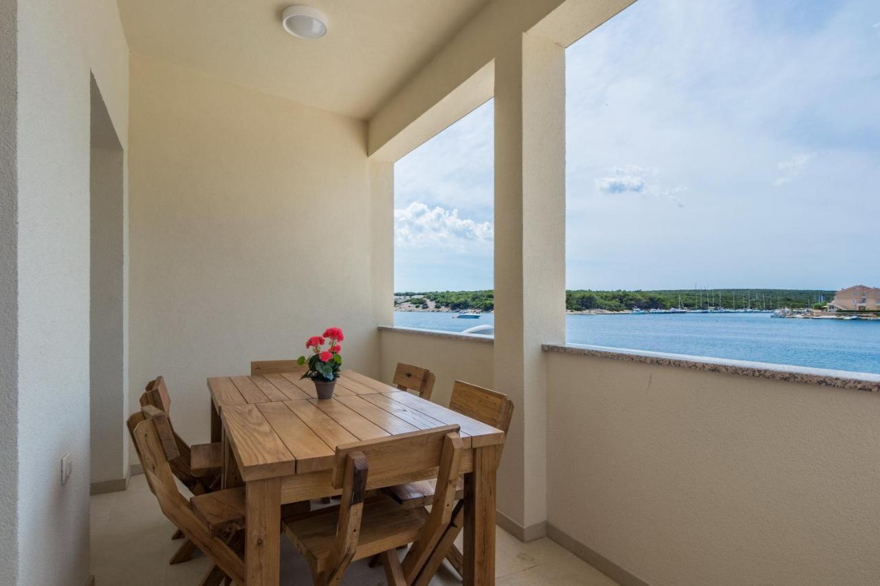 Apartments By The Sea Simuni, Pag - 18386 Kolan Luaran gambar
