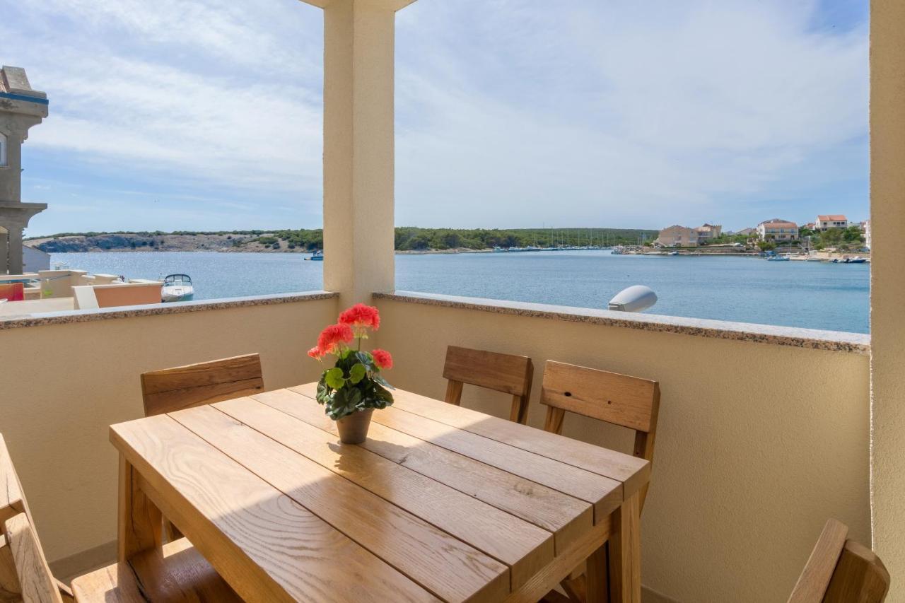 Apartments By The Sea Simuni, Pag - 18386 Kolan Luaran gambar